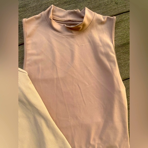 Bodysuit Set of 2. Mock Neck is Med. Ribbed is Large,fits like M/L - Picture 5 of 7